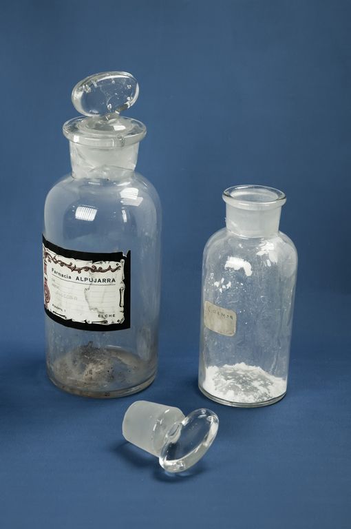 Probetas de cristal :: Frascos, probetas y pisetas :: Instrumentos de  laboratorio :: Instrumentos :: Museo histórico de enfermería :: Fundación  José Llopis 