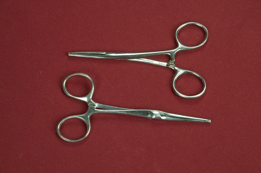 Pinza :: :: Instrumentos quirúrgicos :: Instrumentos :: Museo histórico de enfermería :: Fundación José Llopis ::